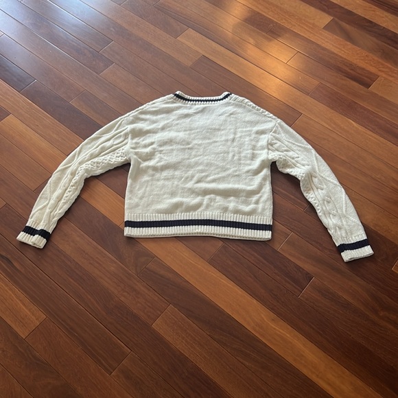 Cable knitting sweater - Picture 3 of 3